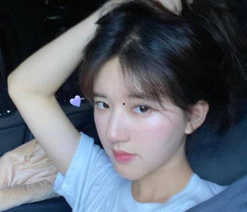 采访赵露思直播间吃瓜的视频,揭秘明星幕后趣事