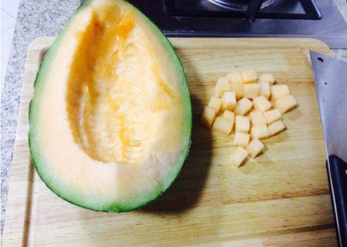 吃哈密瓜的本人视频,一睹食客品尝风采