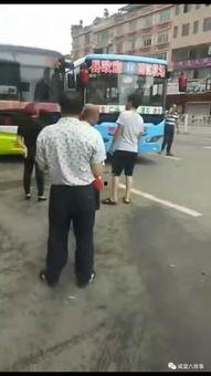 吃瓜群众围观事故视频,吃瓜群众直击惊险瞬间