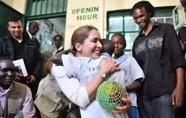 迪拜吃瓜群众视频,吃瓜群众视角下的繁华生活一瞥