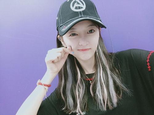 吴宣仪自拍吃瓜视频,揭秘明星日常幕后趣事