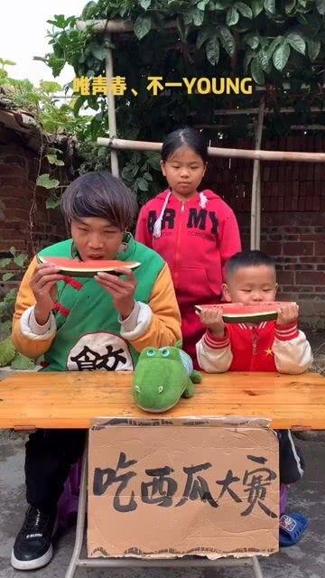 喝酒吃瓜的搞笑视频大全,笑翻天！喝酒吃瓜搞笑视频大盘点